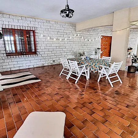 Iris Al Piano Terra Con Parcheggio Privato In Giardino E Patio In Centro Citta * Senigallia