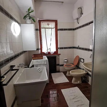 Apartment Iris Al Piano Terra Con Parcheggio Privato In Giardino E Patio In Centro Citta