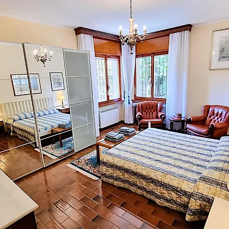 Apartment Iris Al Piano Terra Con Parcheggio Privato In Giardino E Patio In Centro Citta Senigallia