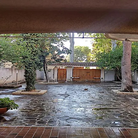 Iris Al Piano Terra Con Parcheggio Privato In Giardino E Patio In Centro Citta Senigallia
