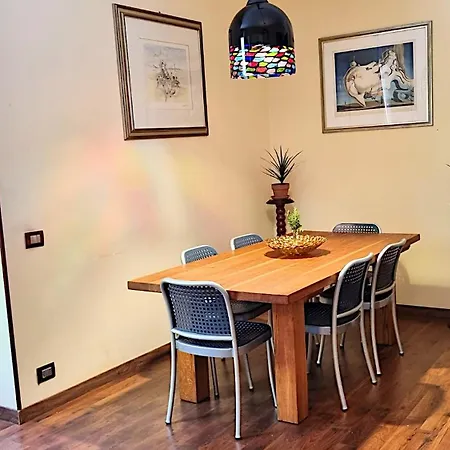 Apartment Iris Al Piano Terra Con Parcheggio Privato In Giardino E Patio In Centro Citta *