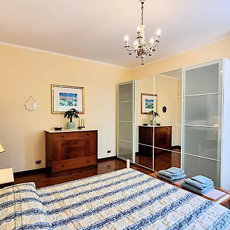 Apartment Iris Al Piano Terra Con Parcheggio Privato In Giardino E Patio In Centro Citta Senigallia
